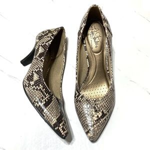 Life Stride Snakeskin Pattern Soft System Flex Career Shoes Size 6